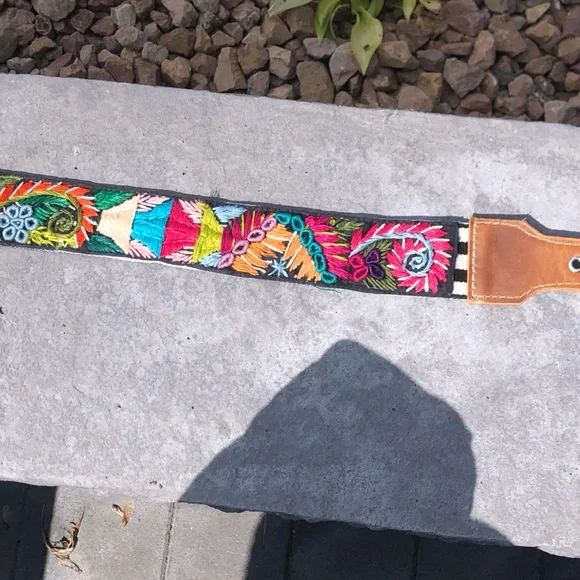 Gorgeous Crossbody Strap - Picture 14 of 14